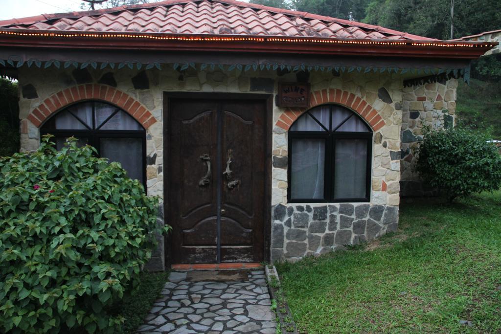 Gingerbread Restaurant & Hotel Nuevo Arenal Pokoj fotografie